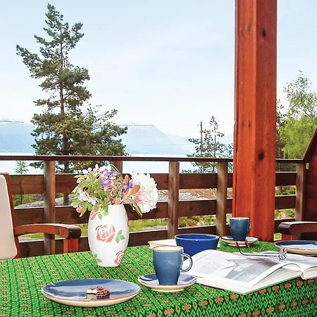 Дом отдыха 3 Bedroom Awesome In Hatlestrand